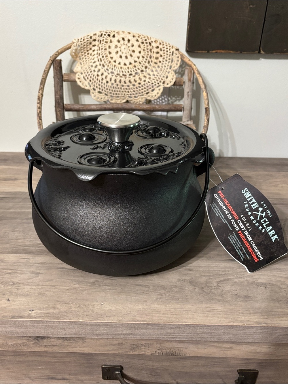 NWT Smith and Clark 4 Quart Cast Iron Cauldron Pot Black 'Bubbling' Lid NEW - Picture 9 of 12